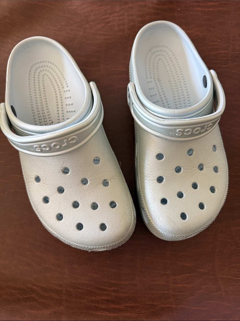 CROCS unisex Classic Clog in Metallic Silver - Picture 1 of 4